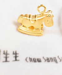 五折秒杀到周生生的小木马吊坠,券后只花了720元