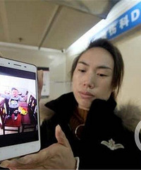 1岁男童十指被烧干,惨状看得护士都哭了