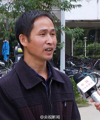 厉害了!楼管大叔作藏头诗催缴水电费 和同学“飙”英文!