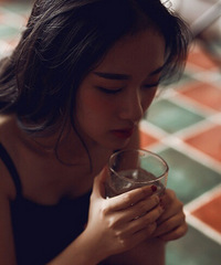 捧一杯清水 忘记全世界