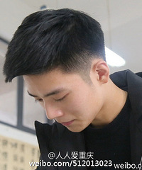 重庆一高校男生神似霍建华,像吗?