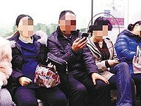 好心乘客给孕妇让座,她却一个箭步冲上去