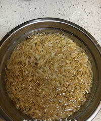宝宝查血缺铁缺钙,麻麻自制猪肝粉虾皮粉来食补
