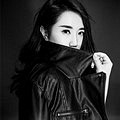 穿皮衣的女生帅炸了