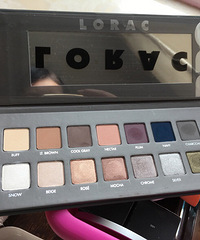 Lorac pro 2眼影盘,颜色可浓可淡非常实用