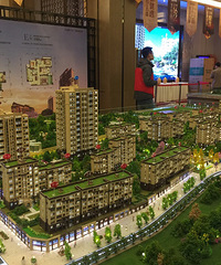 平安夜下叉新江与城淸晖岸,总价近140万,看房路太心酸