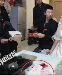 ���ﾴ����ڻ飬�ӹ��Ÿ�1001Ԫ�Ŀ�Ǯ̫��