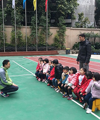 这个幼儿园的外教好帅呀
