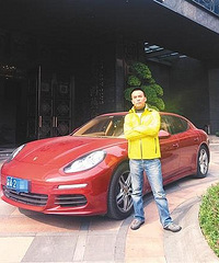 女儿一句“爸爸不务正业",重庆男子开着保时捷经营小面馆