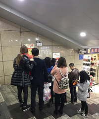 支付宝活动让街上多了一条风景线