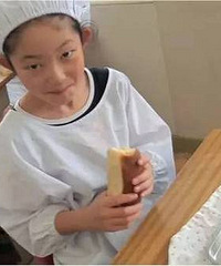 日本小学10块钱的午餐,重庆的学校比得上吗?