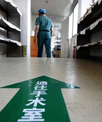 产科医生却经常被赶出产房