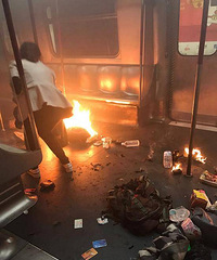 突发!香港地铁尖沙咀站起疑似发生纵火事件,多人被烧伤