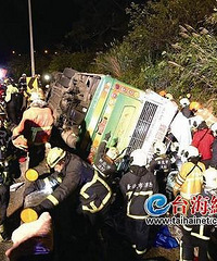 台湾游览车翻车,32死12重伤,无大陆游客
