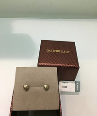 潮宏基18k金爱心耳钉,经典款,首饰多买