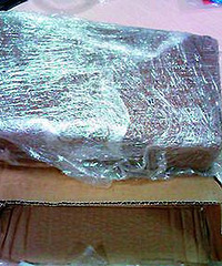 女子网购给差评收到板砖 店家否认曾威胁客户