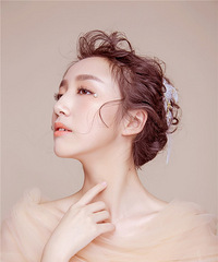 春暖花开 带来翩翩起舞的少女