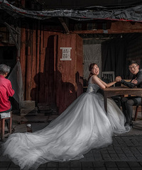 He met her&She met him两个木头人的老街婚纱照~
