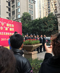 业主投票换掉以前的物业,让龙湖物业接手了观音桥半山华府小区