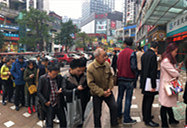 ����¥�����кû��ϰ����������ſ�ÿ���ŶӶ�Ҫ�ŵ�����ȥ