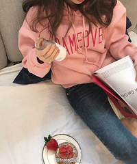 春天的单品怎么能少了卫衣,分享几件适合春天的卫衣