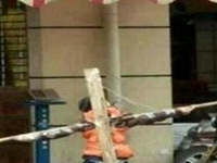 重庆街头发生的一幕引发网友热议