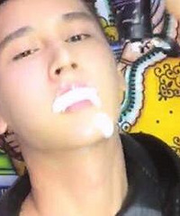 男网红直播吞洗面奶,然后喷了,为了红真的太拼...