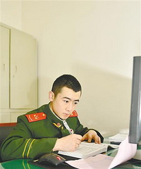 重庆 “最美武警”上央视成“wanghong”