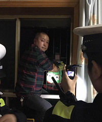 好赞!沙区一女童从5楼坠下,4楼邻居紧拉双手坚持半小时