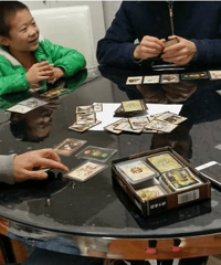娃儿爱玩的居然是三国杀