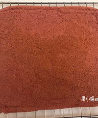 萌哭的草莓雪人红丝绒蛋糕卷,你喜欢吗?
