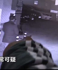 虽然不差钱!奔驰男还是把路虎偷了