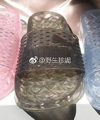 凉拖,近年来兵家必争的时尚之地…我还是最服气miumiu…