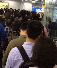 三号线嘉州路站挤爆了