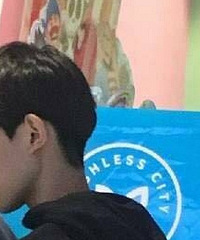 又有人在重庆遇到王源在抓娃娃!