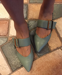 �������ˣ�һ����������˫Ь�����˺ü����������ɹ��