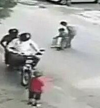 上厕所让孩子等,后果不堪设想