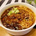 快递的酸菜杂酱米线