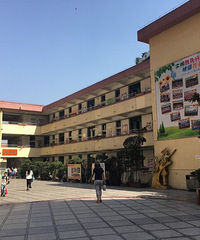 沙坪坝小学看起好小