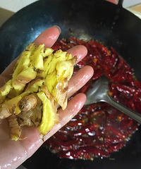 这是吃小龙虾的季节、怎么能少了麻辣小龙虾呢?真是麻辣得过瘾!