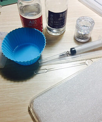 买手机壳OUT了,现在流行自己DIY!晒晒我做的滴胶手机壳