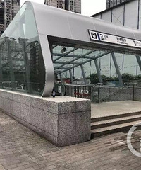 终于改了,轨道站下雨天也能开扶梯