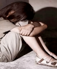十几名女学生被数学老师摸遍全身
