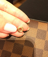 �������ͣ���LV�İ��۰����գ�