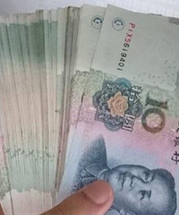 在ATM800块钱,居然...