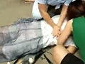 少女跳楼砸死行人