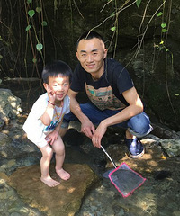 找到特别棒的河沟捉螃蟹