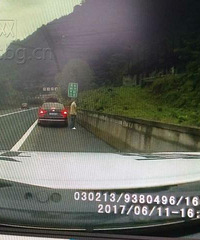 这个男子了不得,高速公路干这事