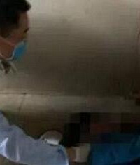男子下车小便遭自己的车碾压身亡