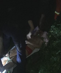 男子酒后仅穿短裤欲跳桥 称自己也不知道为啥要跳